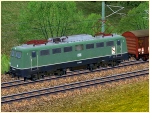 BR 140 086 in gr�ner Farbgebung und Zweiachsige gedeckte G�terwagen Gattung Gbs der DB in Epoche IV
