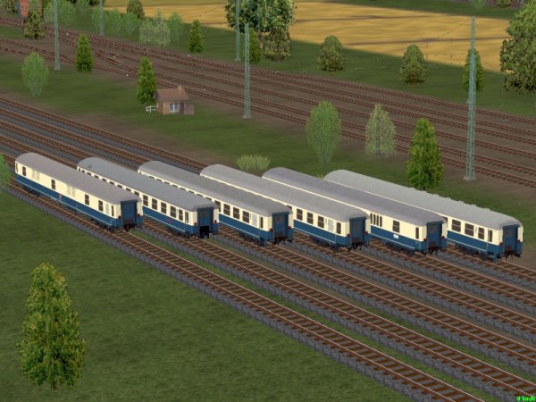 Schnellzugwagen in Ozeanblau-Elfenbein-Lackierung und rotem DBAG-Logo. Set 2 (GH2506 )