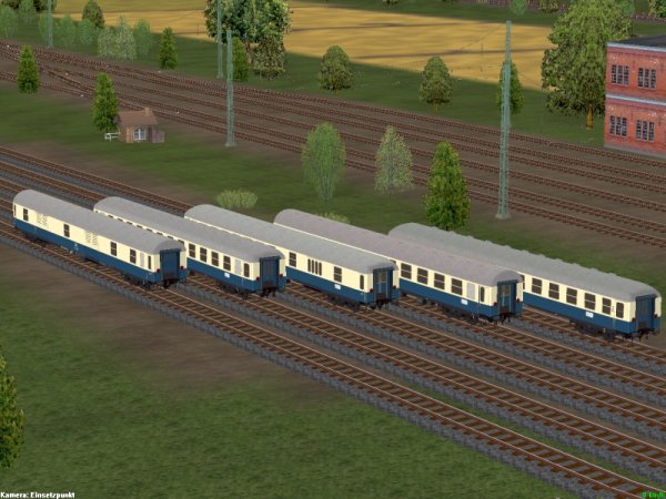Schnellzugwagen der DB in blau-beiger Lackierung mit schwarzen L&auml;ngstr&auml;gern, Set 1 (GH2509 )