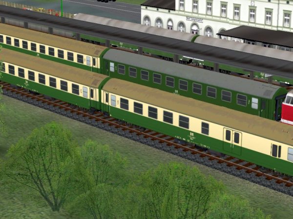 Liege- und Gep&auml;ckwagen der DR (SK2447 )