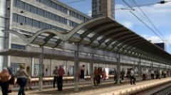 ICE- und Fernverkehr-Bahnsteige des Freiburger Hauptbahnhofs (V10NSM20110 )